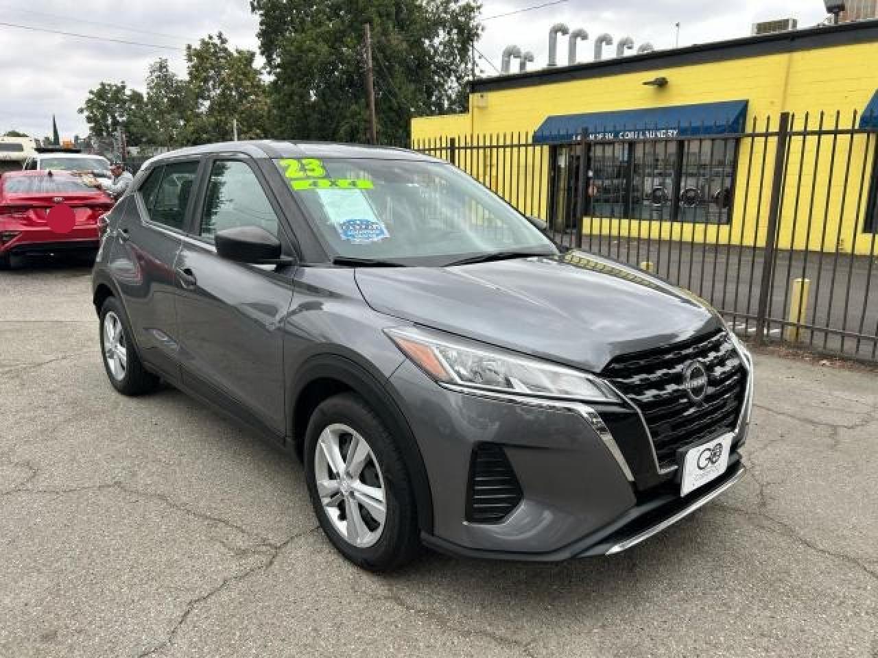 NISSAN KICKS S
