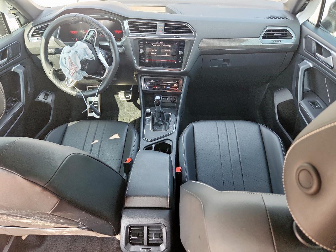 VOLKSWAGEN TIGUAN SE R-LINE BLACK