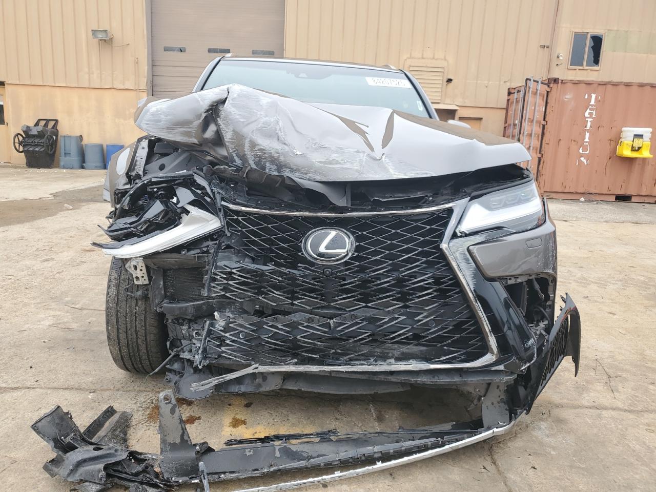 LEXUS LX 600 BASE