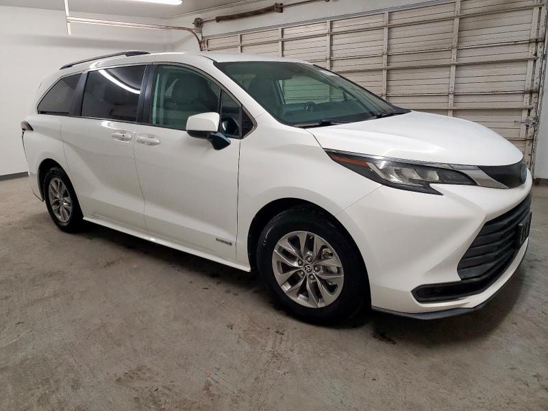 2021 TOYOTA SIENNA LE 5TDKRKEC2MS035378