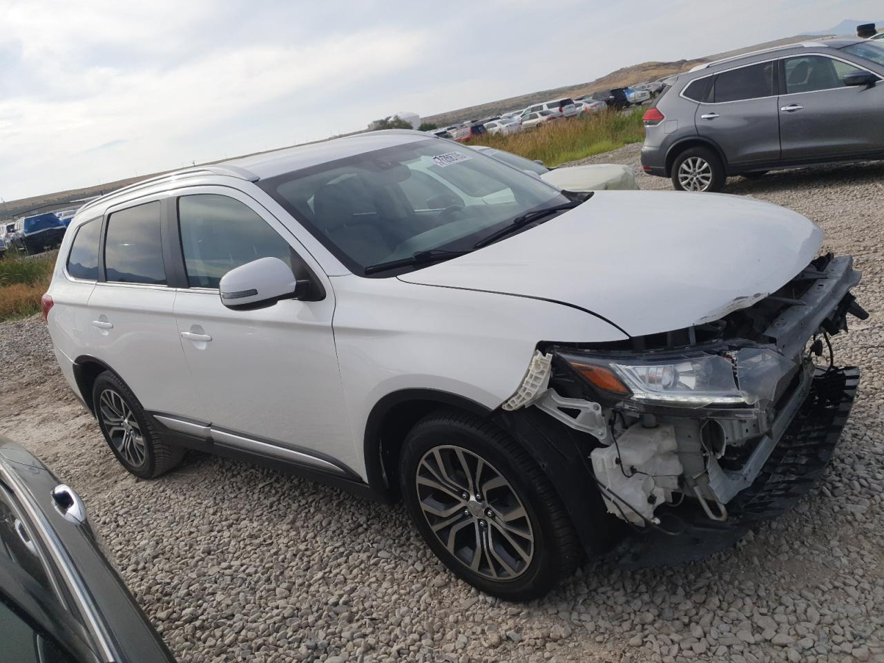 MITSUBISHI OUTLANDER SE