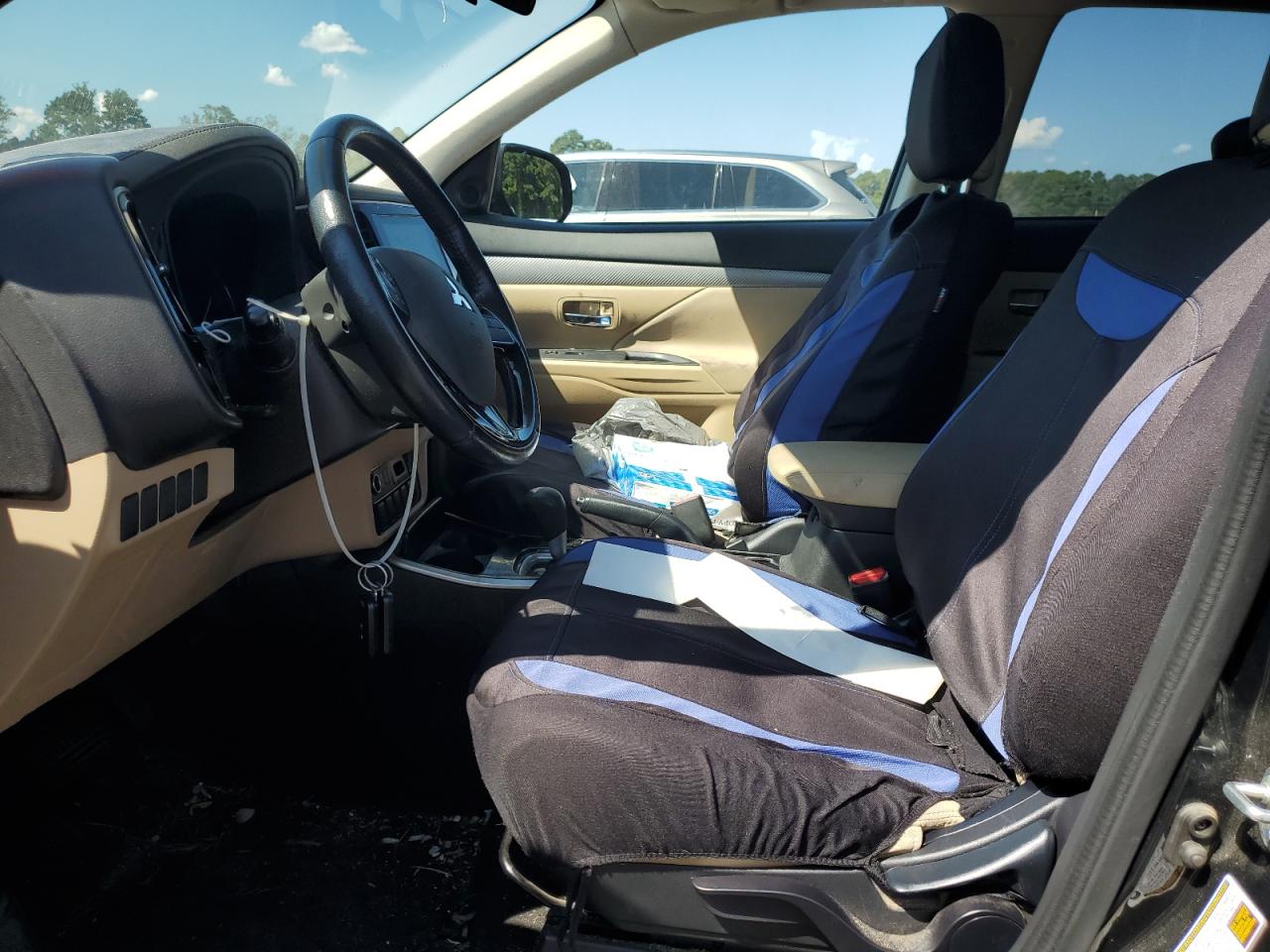 MITSUBISHI OUTLANDER SE