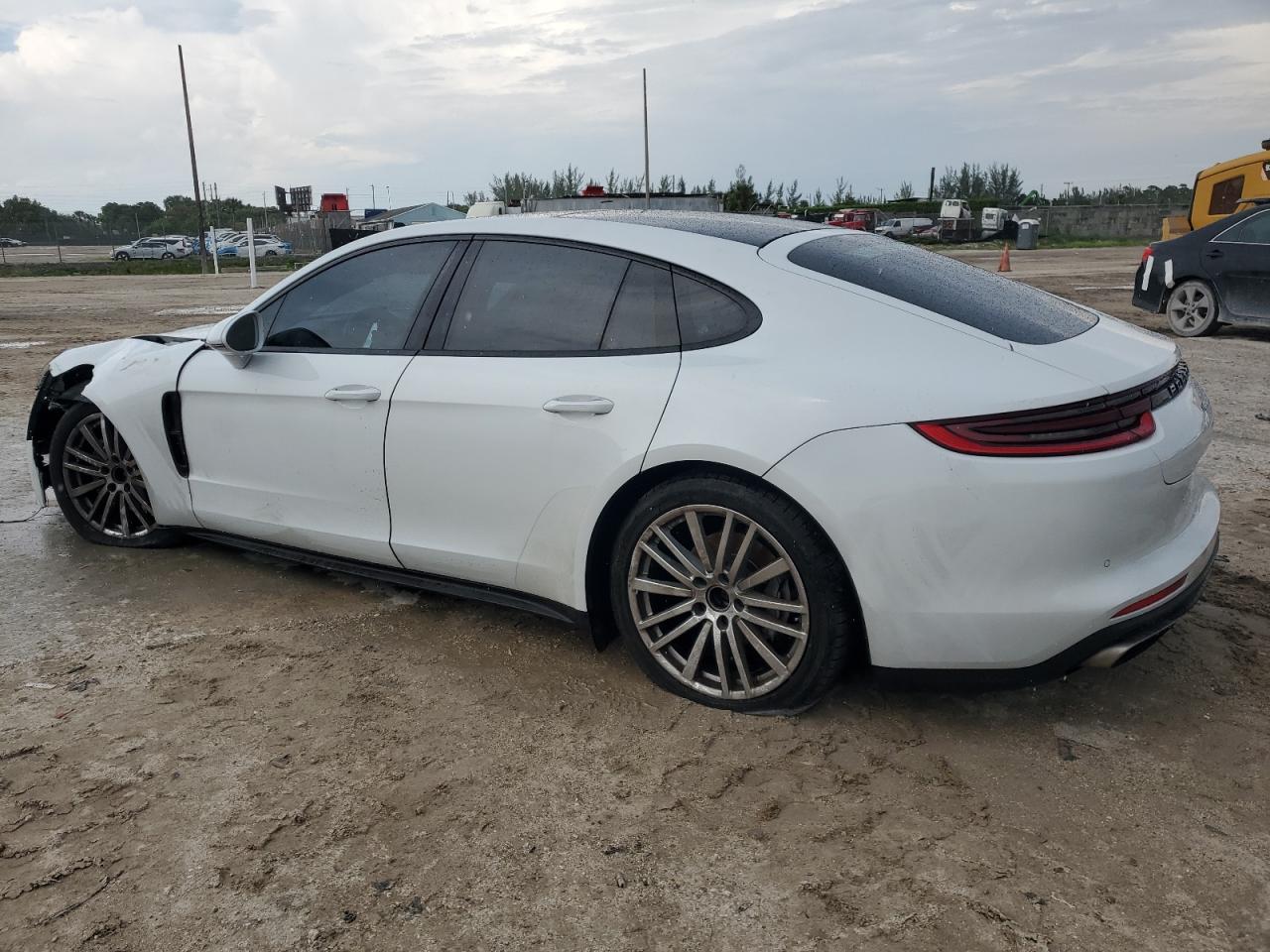 PORSCHE PANAMERA 4