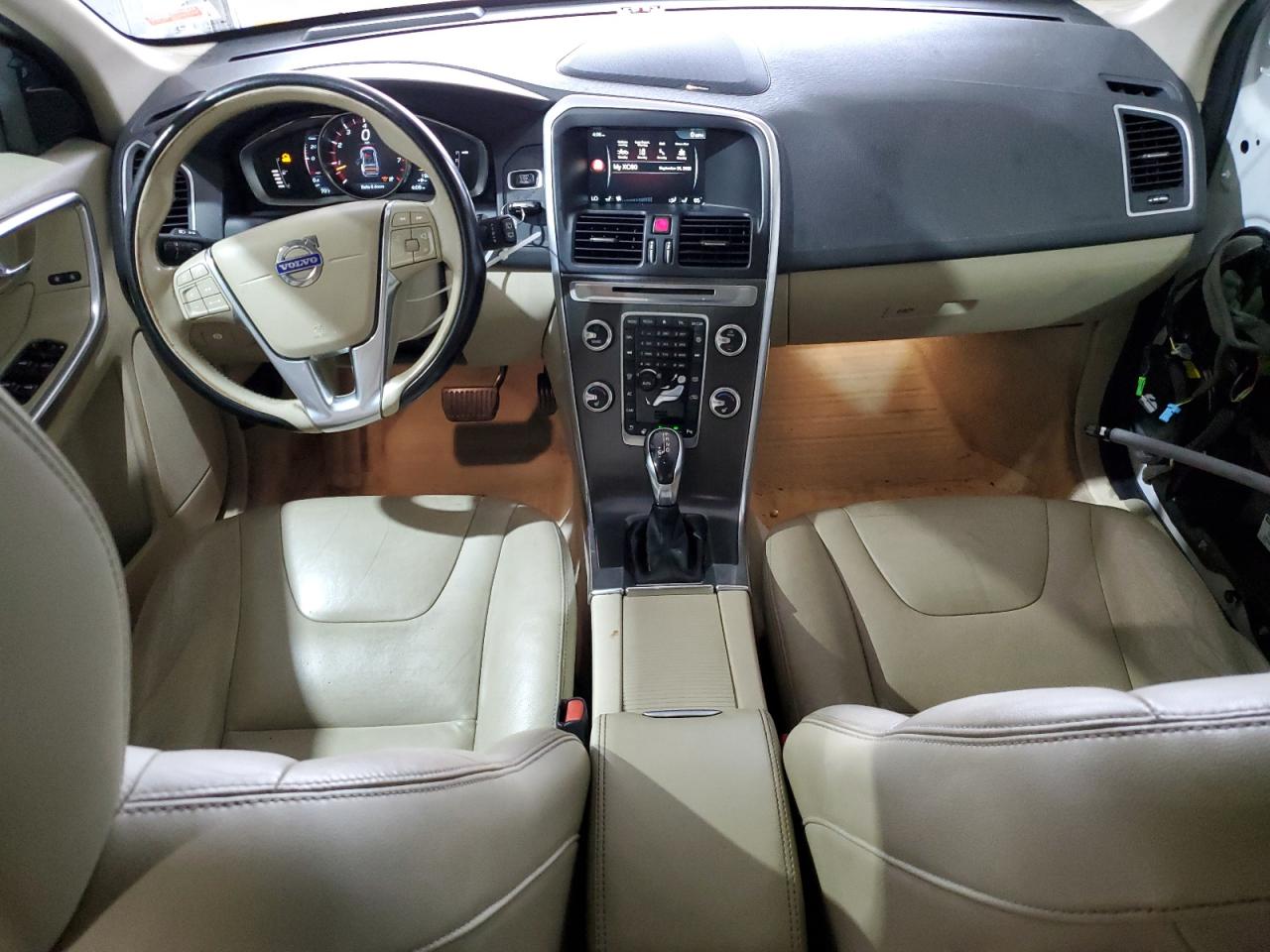 VOLVO XC60 T6 PLATINUM