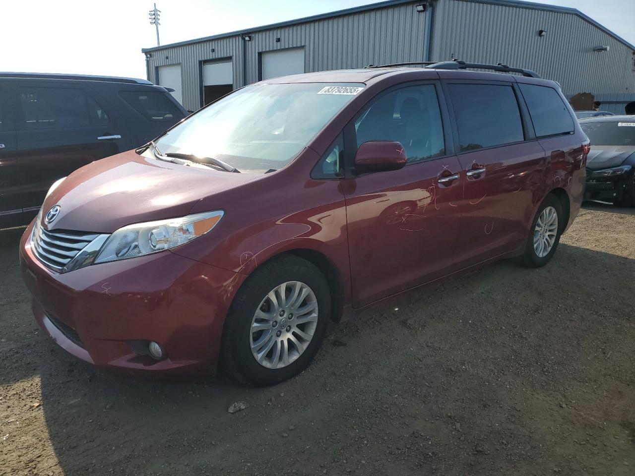 Lot #3294414505 2016 TOYOTA SIENNA XLE