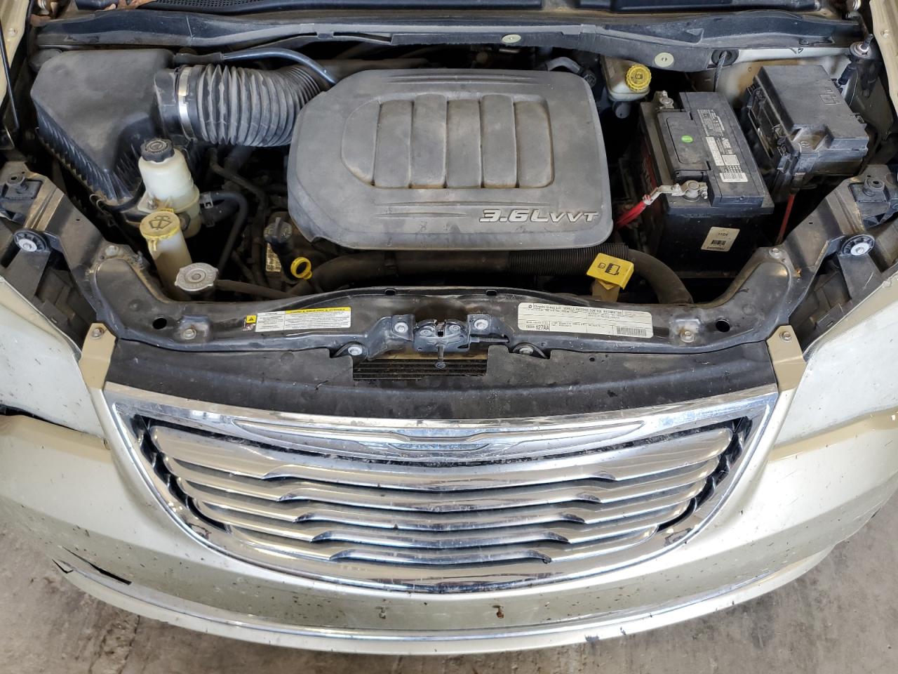 CHRYSLER TOWN & COUNTRY TOURING L