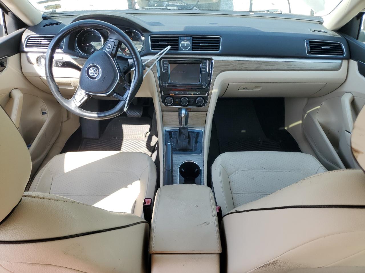 VOLKSWAGEN PASSAT SE