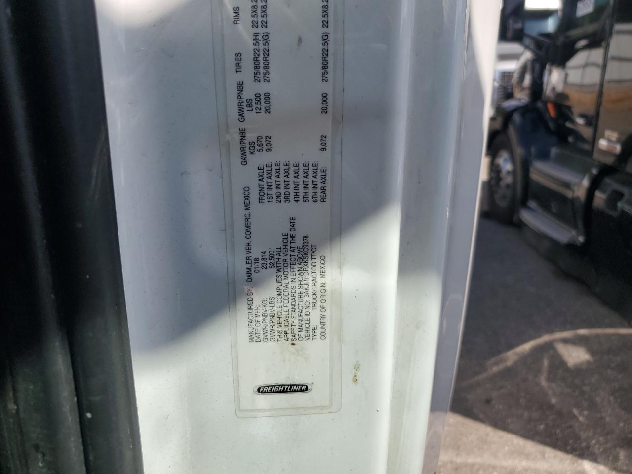 Lot #3242453969 2019 FREIGHTLINER CASCADIA 1