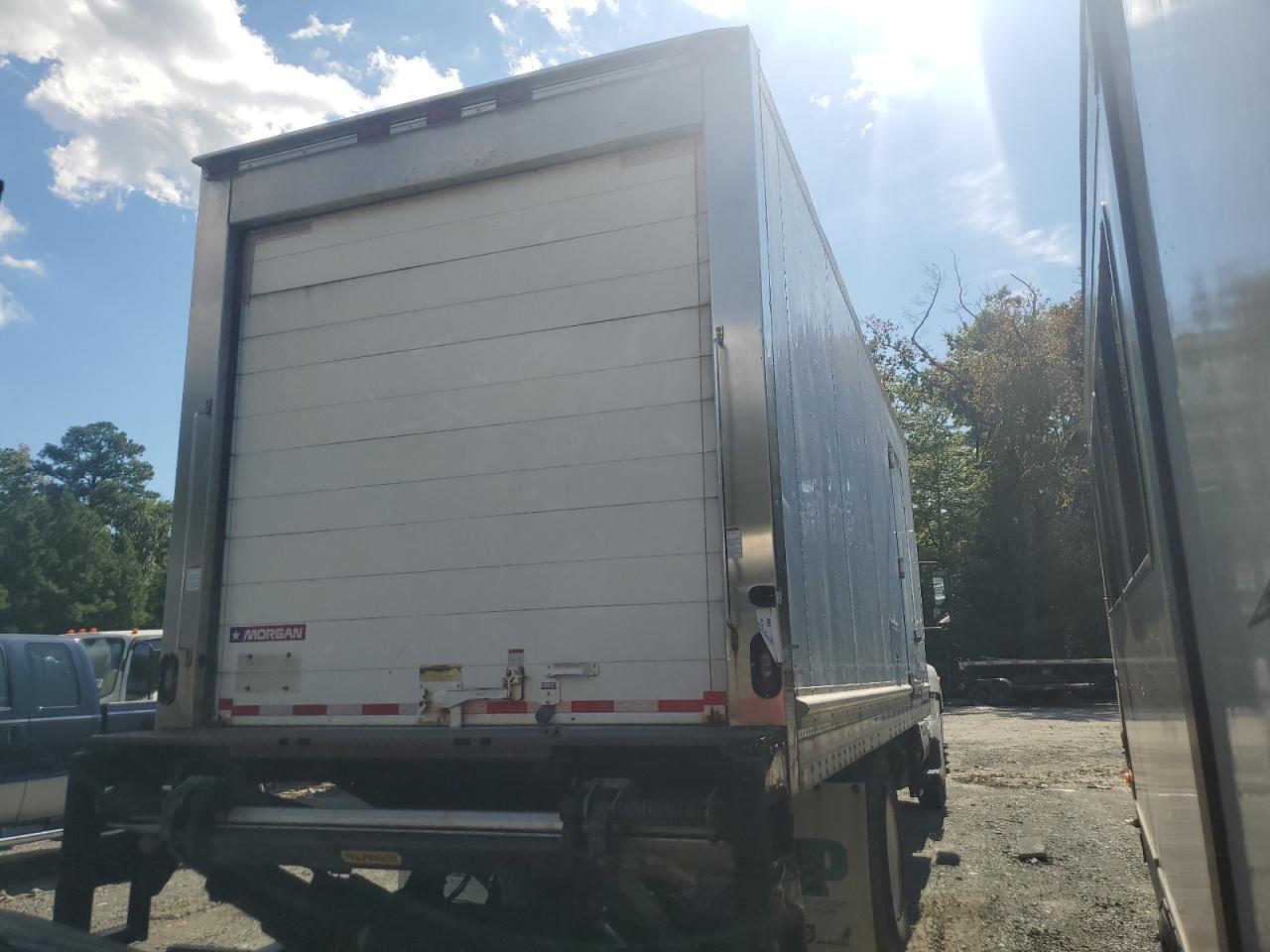 Lot #3240752137 2017 HINO 268