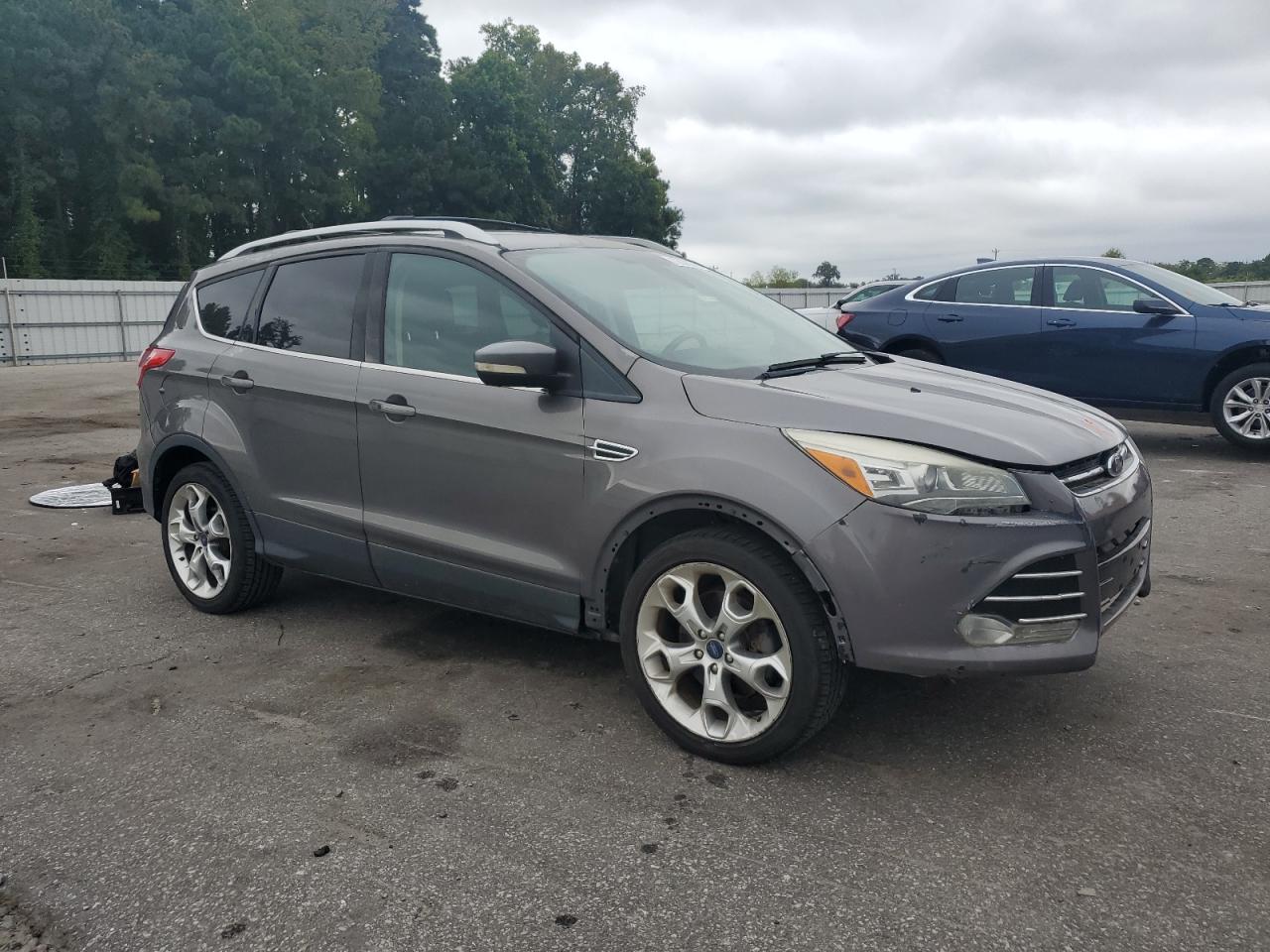 FORD ESCAPE TITANIUM