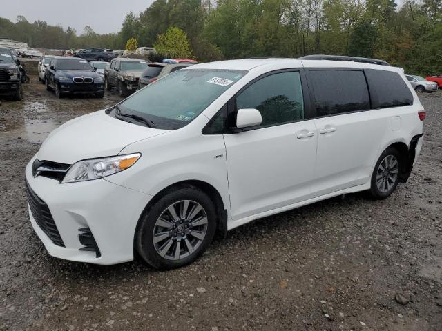 TOYOTA SIENNA LE