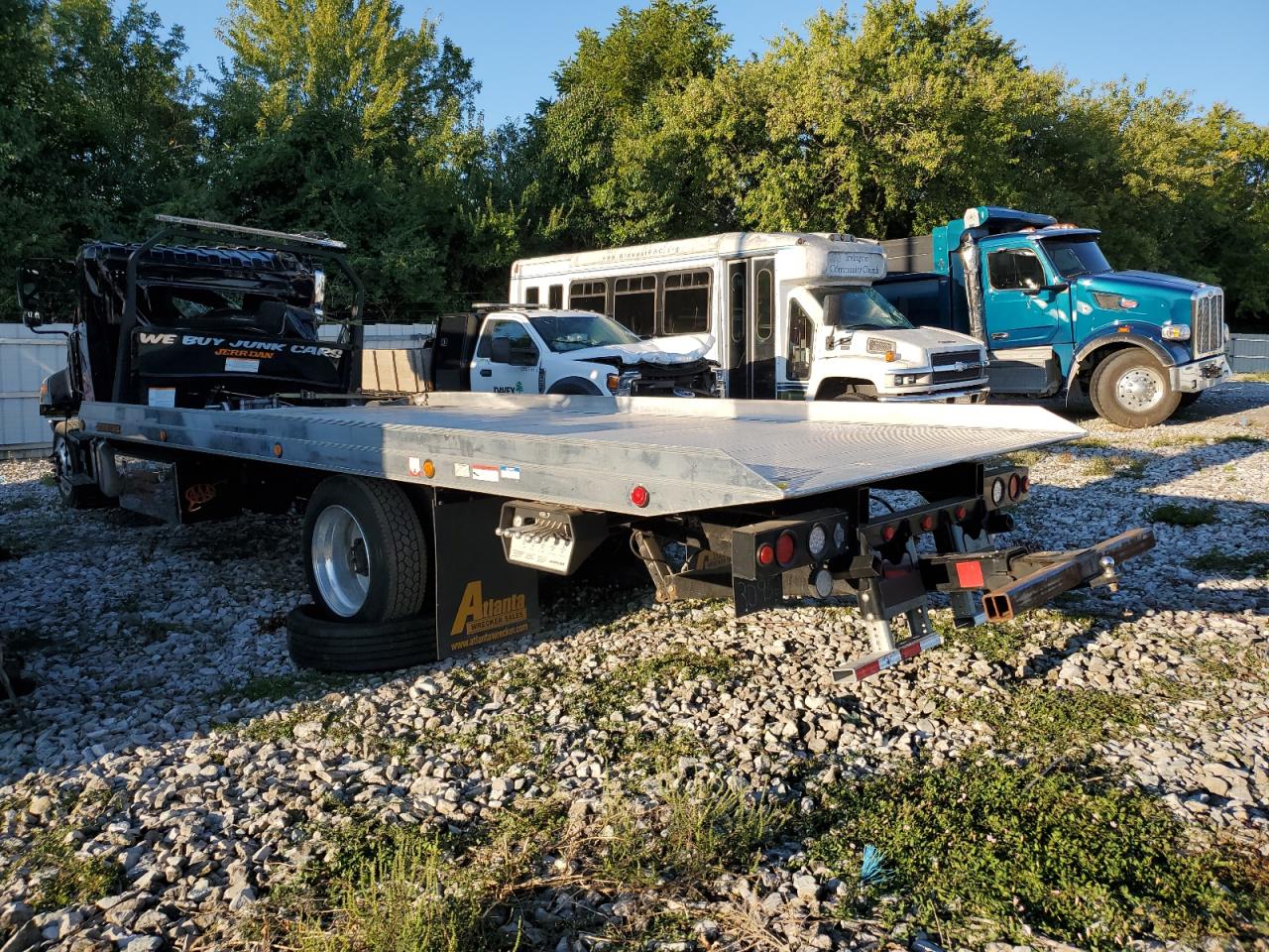 Lot #3234793408 2025 HINO HINO L6