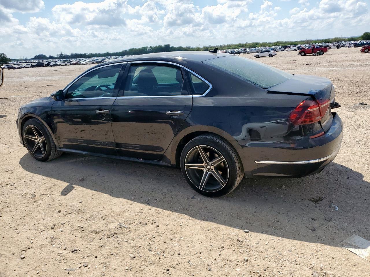 VOLKSWAGEN PASSAT SE