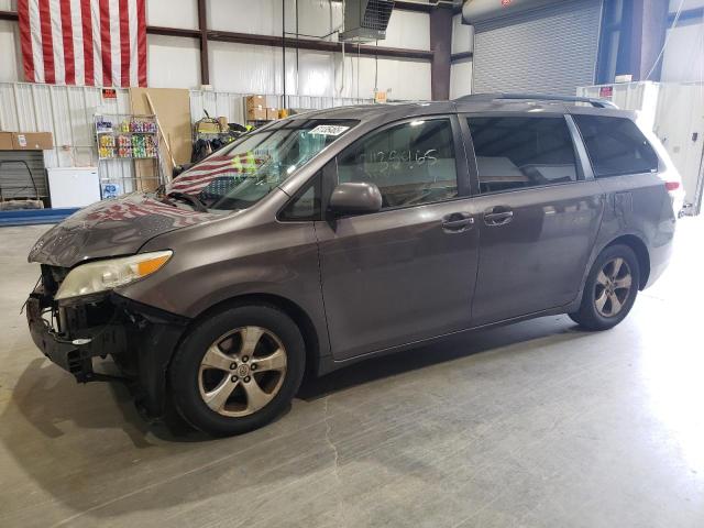 TOYOTA SIENNA LE