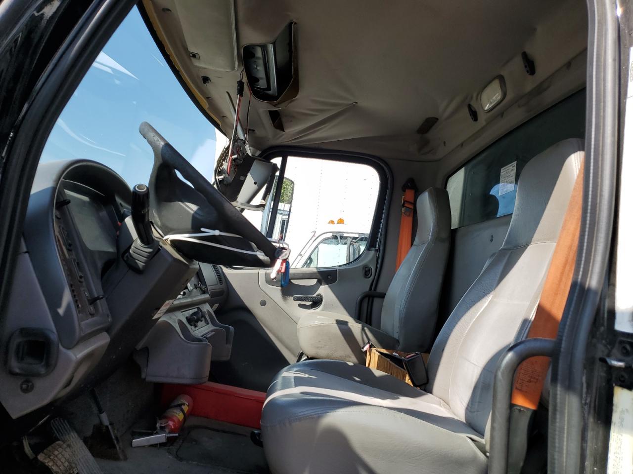 Lot #3285656648 2009 FREIGHTLINER M2 106 MED