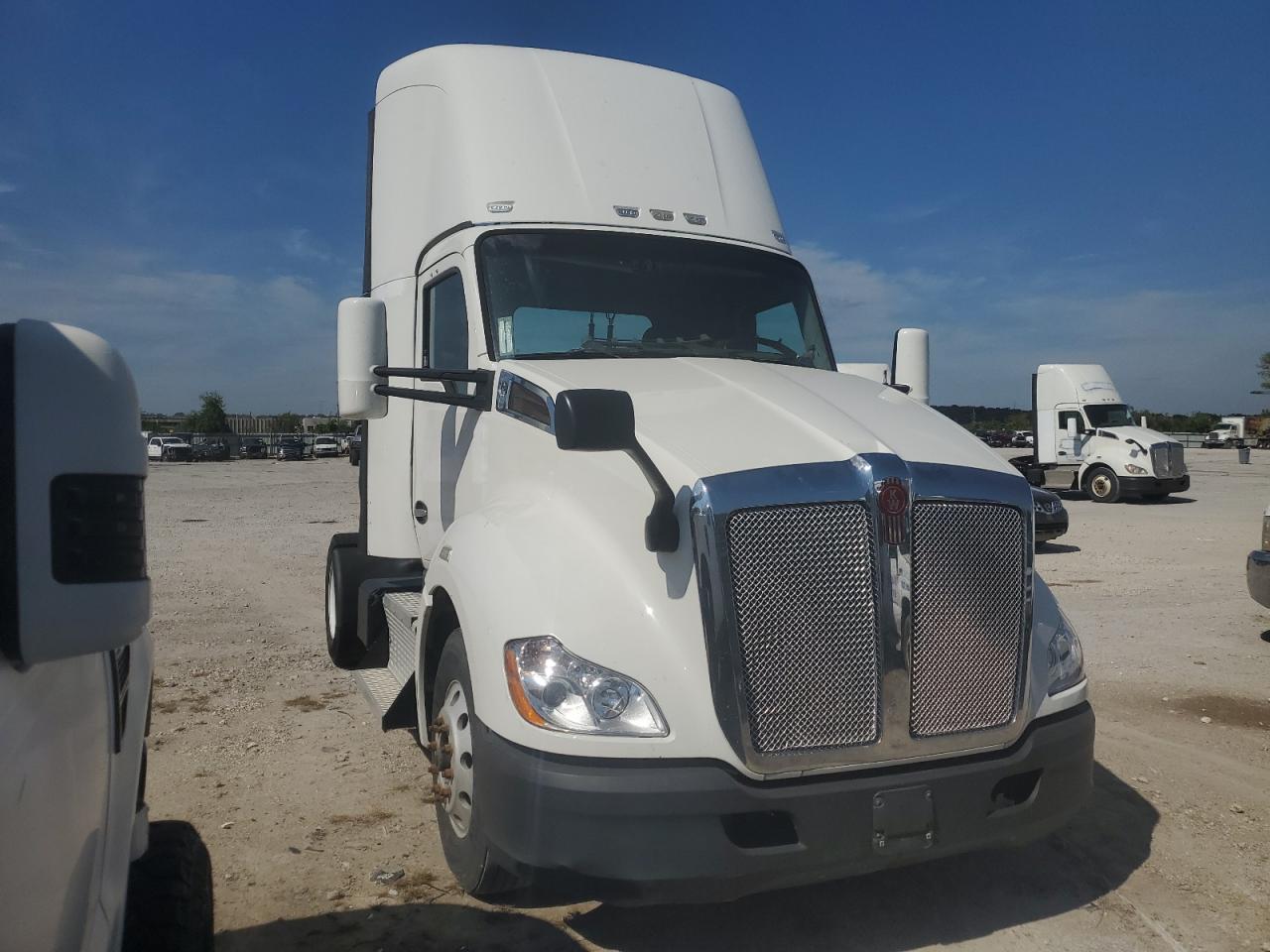 Lot #3266816922 2017 KENWORTH T680
