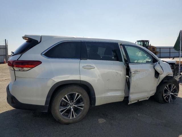 TOYOTA HIGHLANDER LE 2018 white  gas 5TDZARFH7JS036174 photo #4