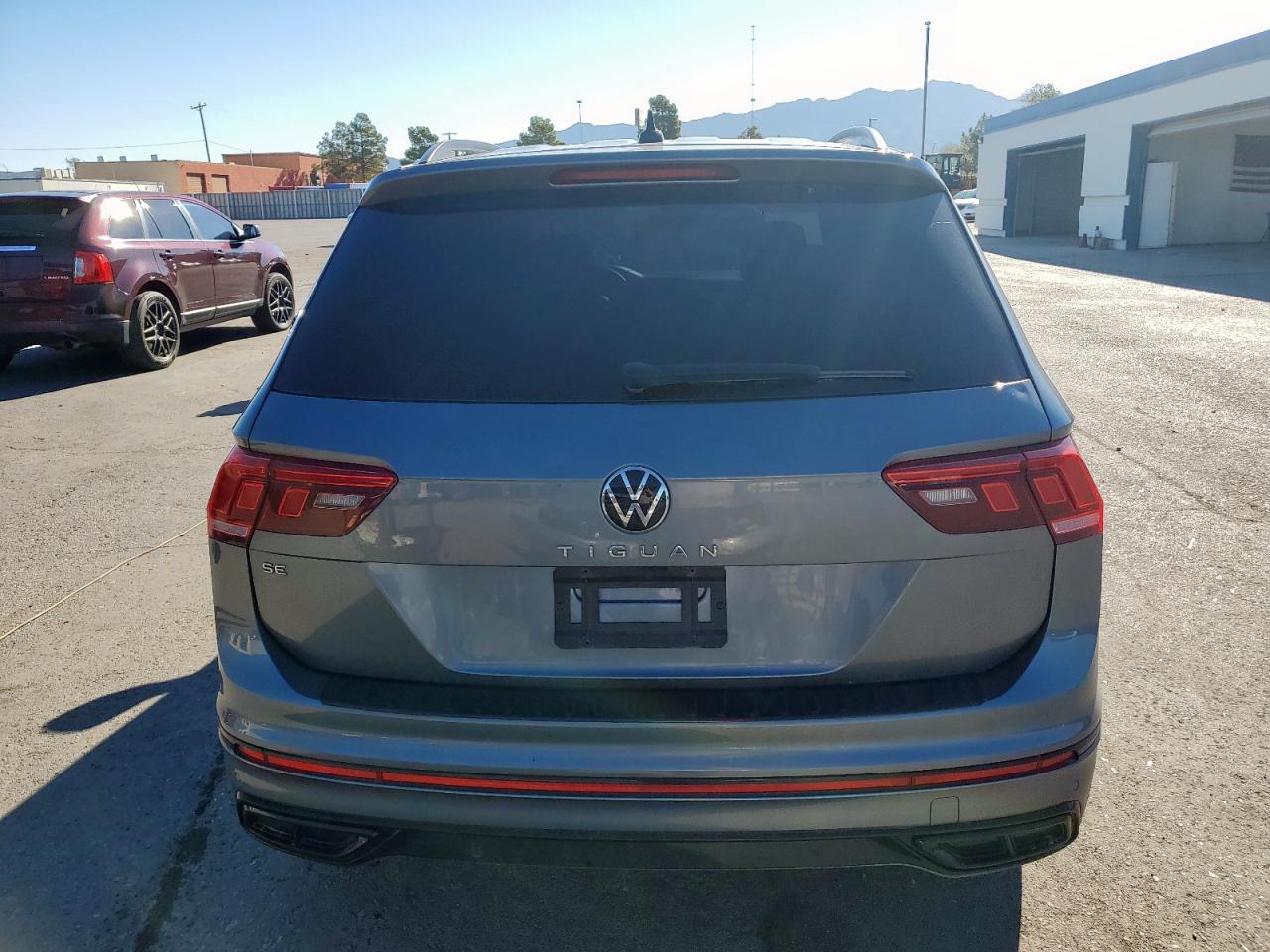 VOLKSWAGEN TIGUAN SE R-LINE BLACK