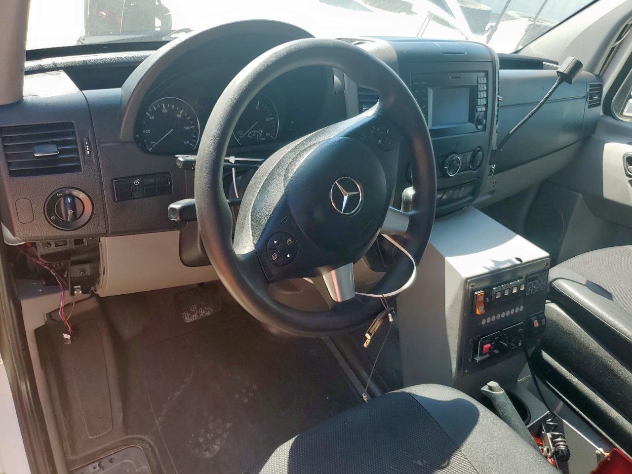 MERCEDES-BENZ SPRINTER 2500