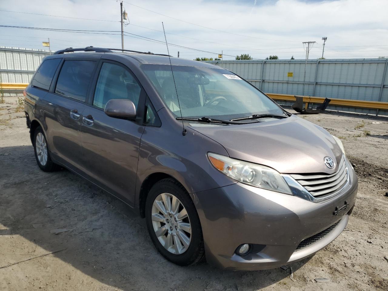 TOYOTA SIENNA XLE