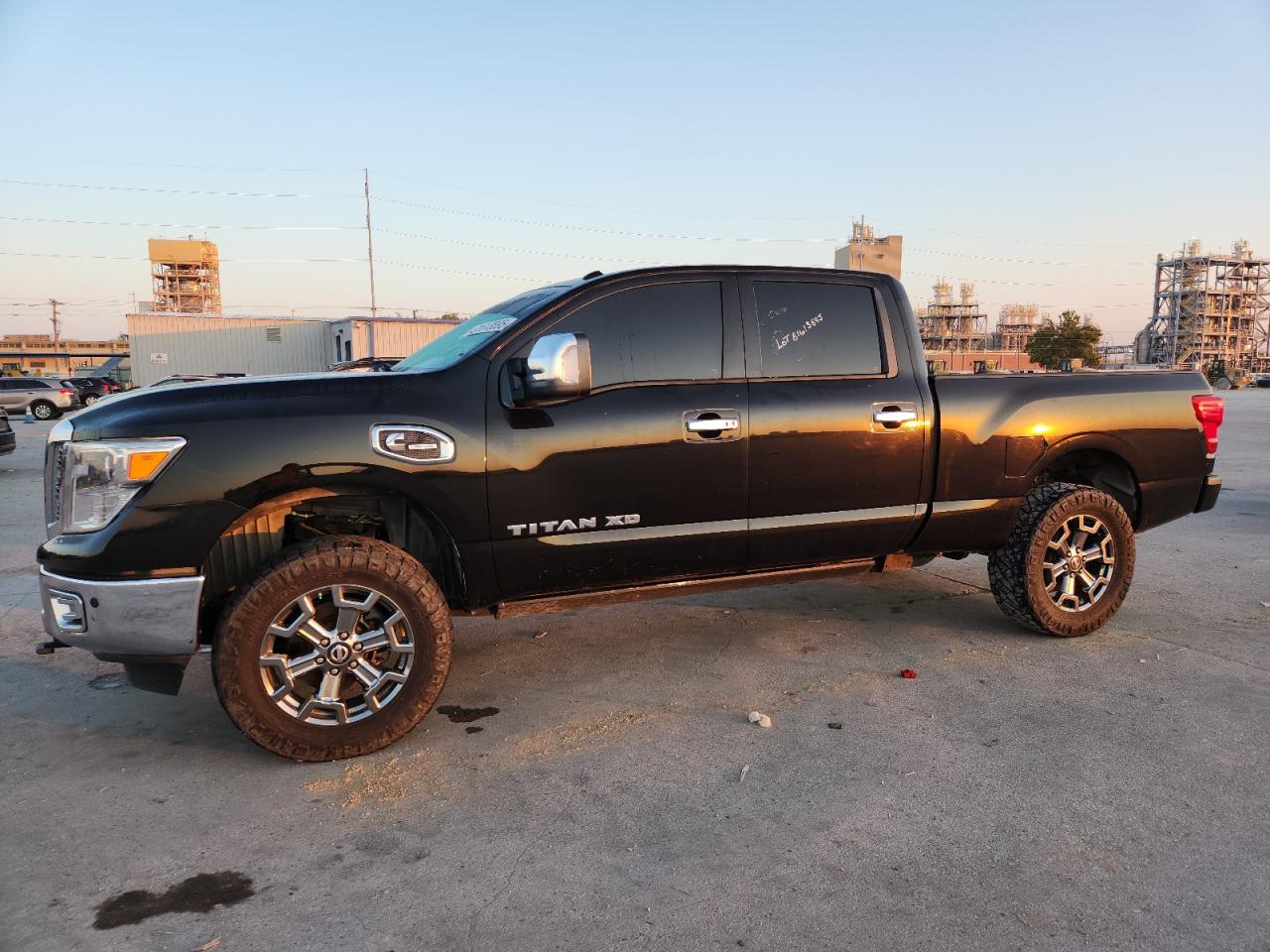 NISSAN TITAN SL