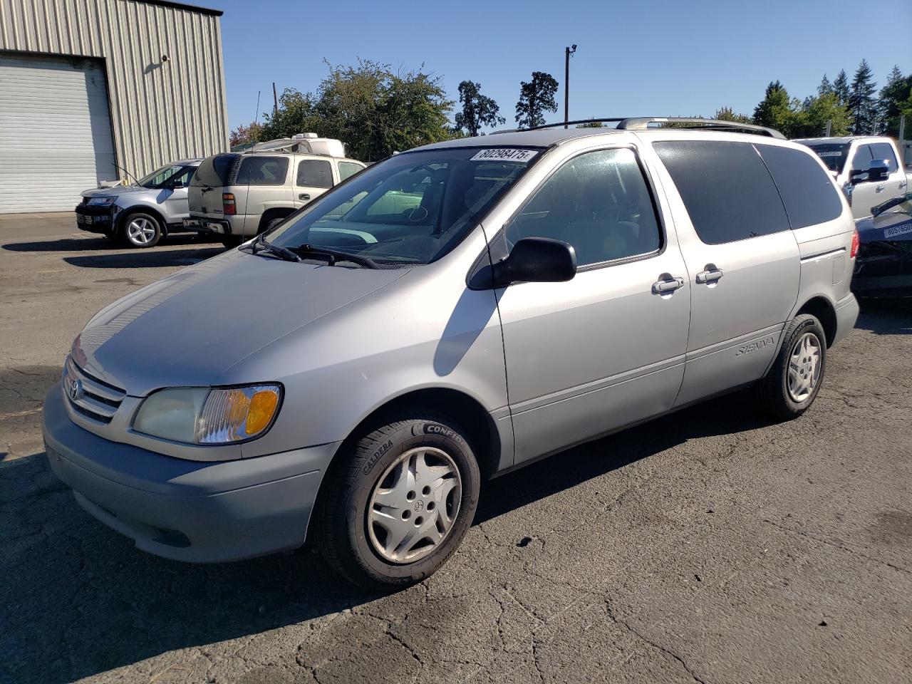 Lot #3302866905 2002 TOYOTA SIENNA LE