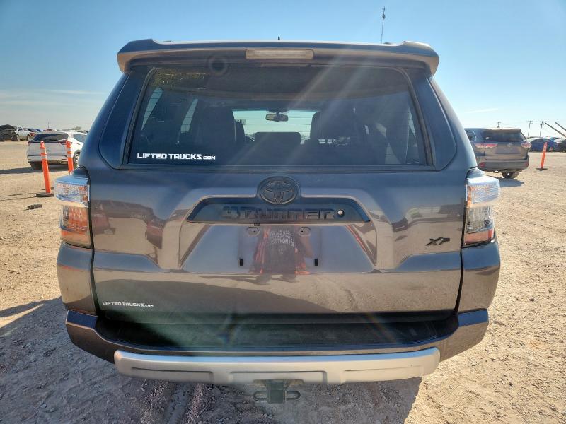 2018 TOYOTA 4RUNNER SR - JTEBU5JR4J5533556