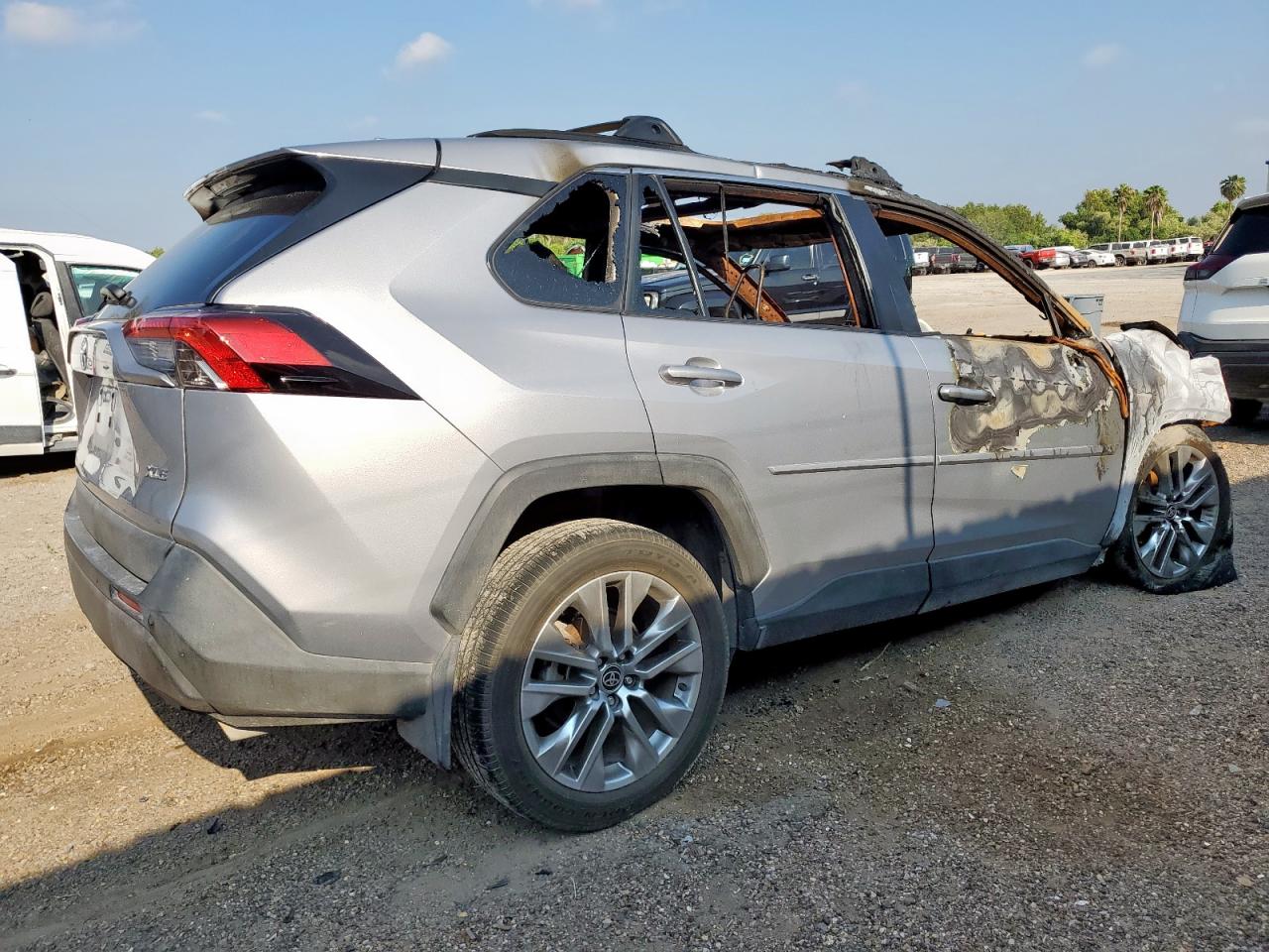 TOYOTA RAV4 XLE PREMIUM