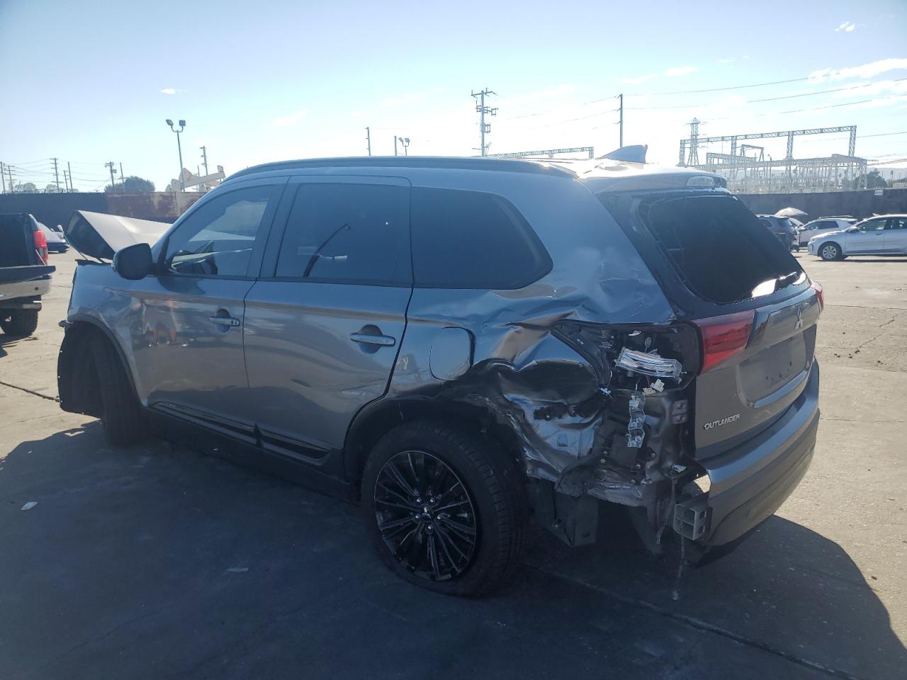 MITSUBISHI OUTLANDER SE