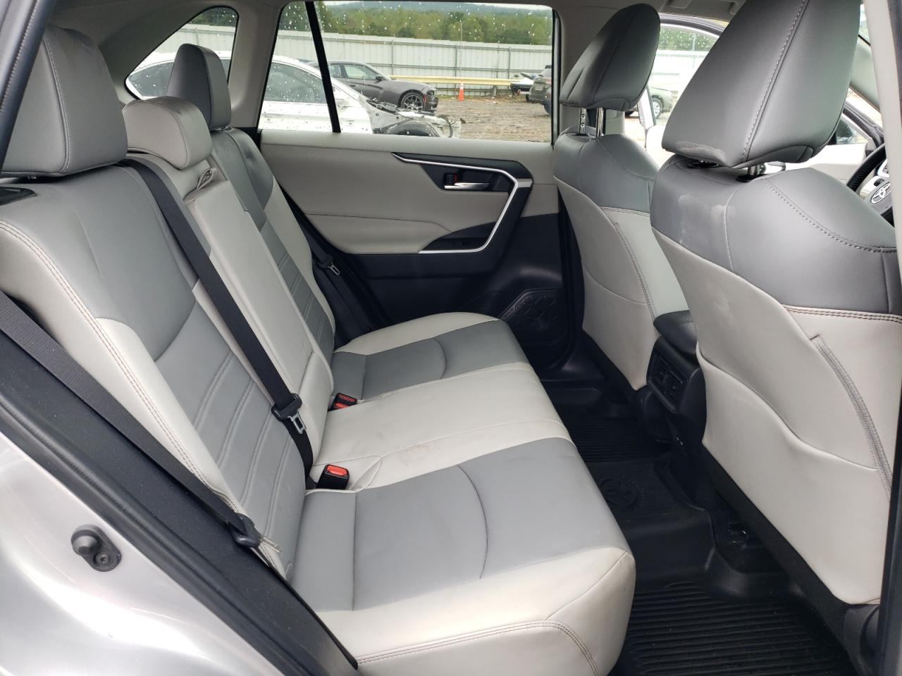 TOYOTA RAV4 XLE PREMIUM