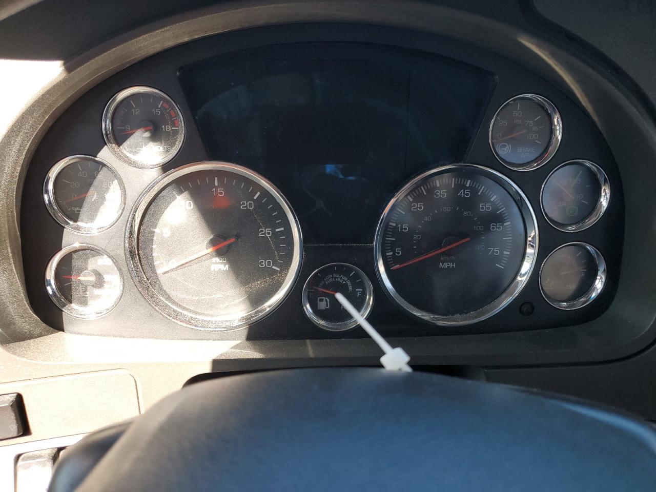 Lot #3237003475 2017 KENWORTH T880