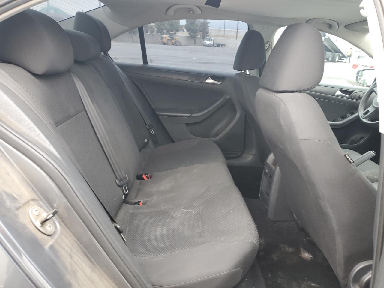 VOLKSWAGEN JETTA BASE