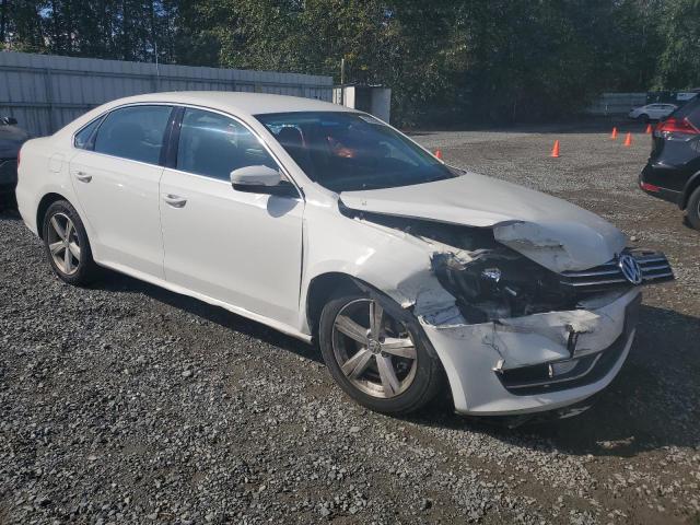 2015 VOLKSWAGEN PASSAT S 1VWAT7A34FC076144