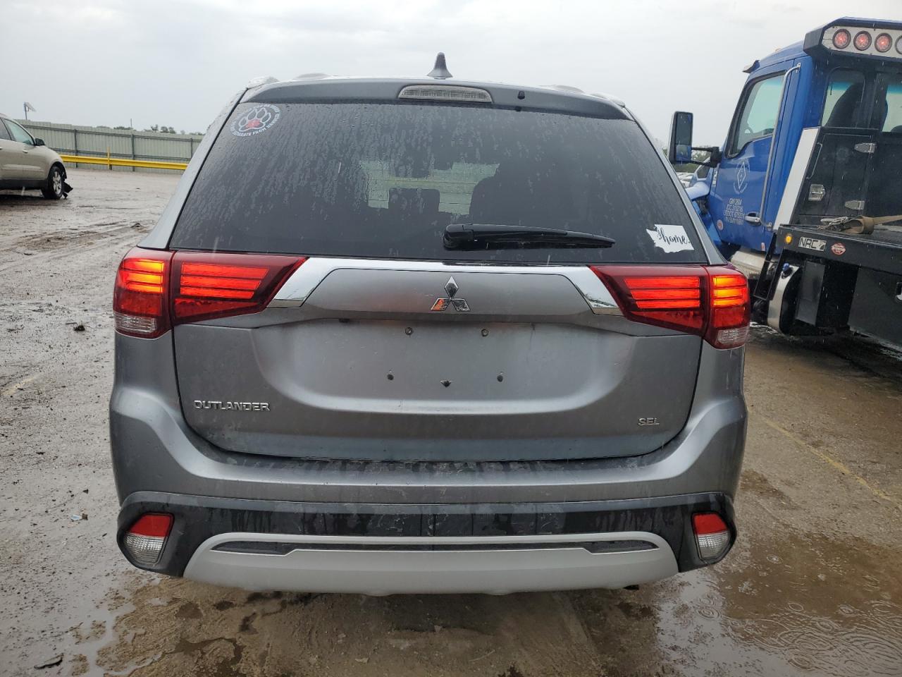 MITSUBISHI OUTLANDER SE