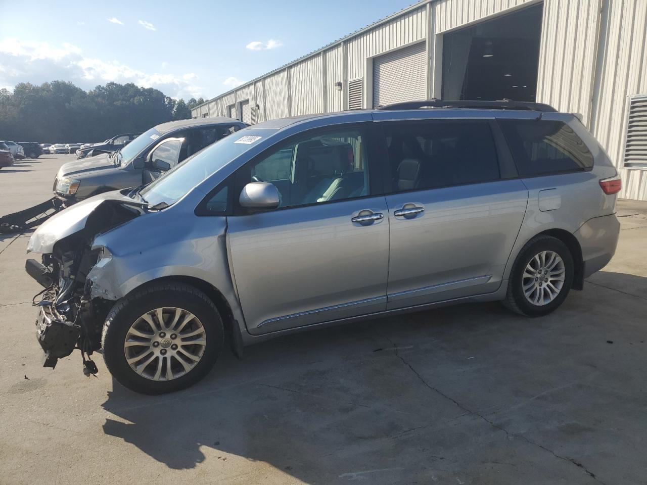 TOYOTA SIENNA XLE