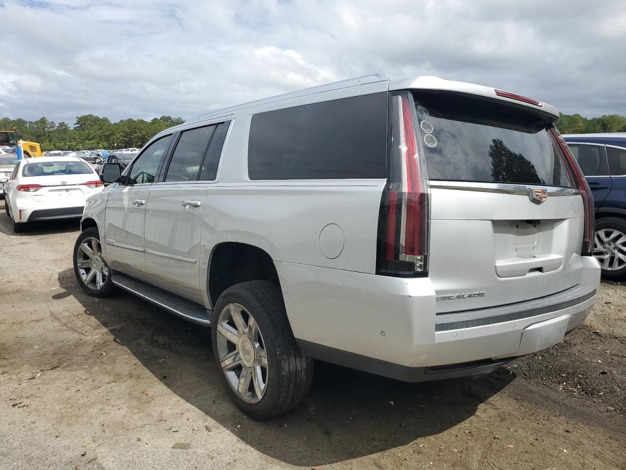 CADILLAC ESCALADE ESV LUXURY