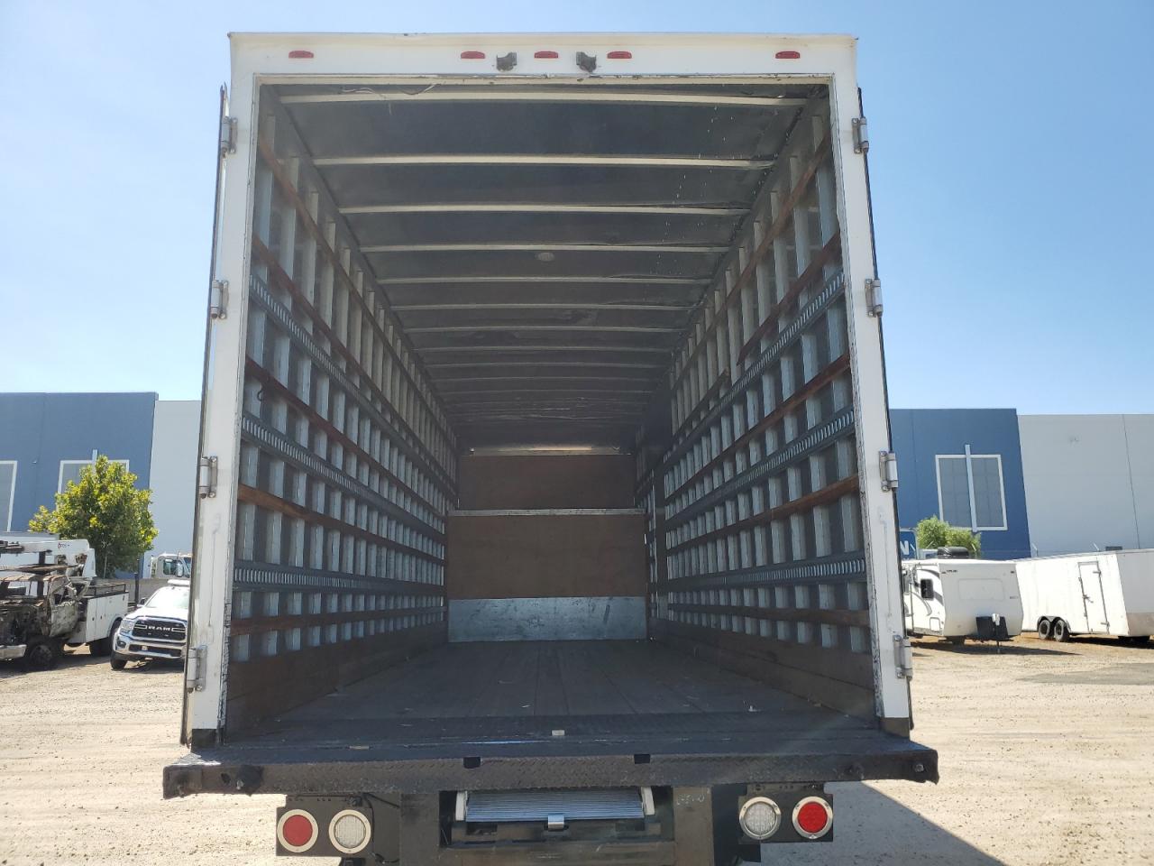 Lot #3232450111 2014 INTL 4000 4300