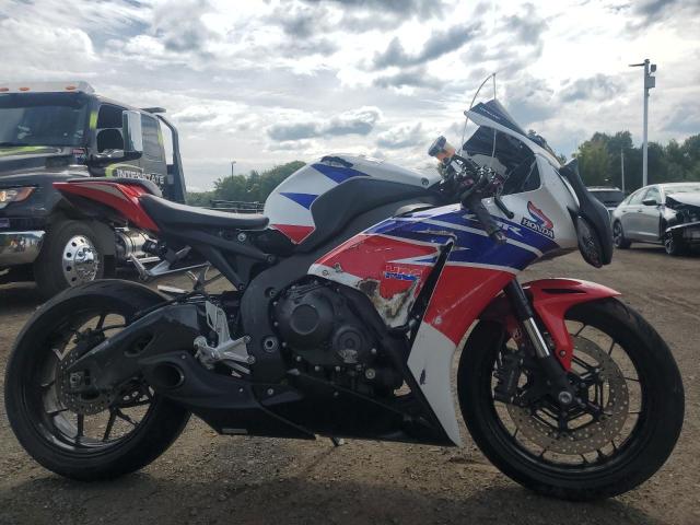 2015 HONDA CBR1000 RR #3305422470