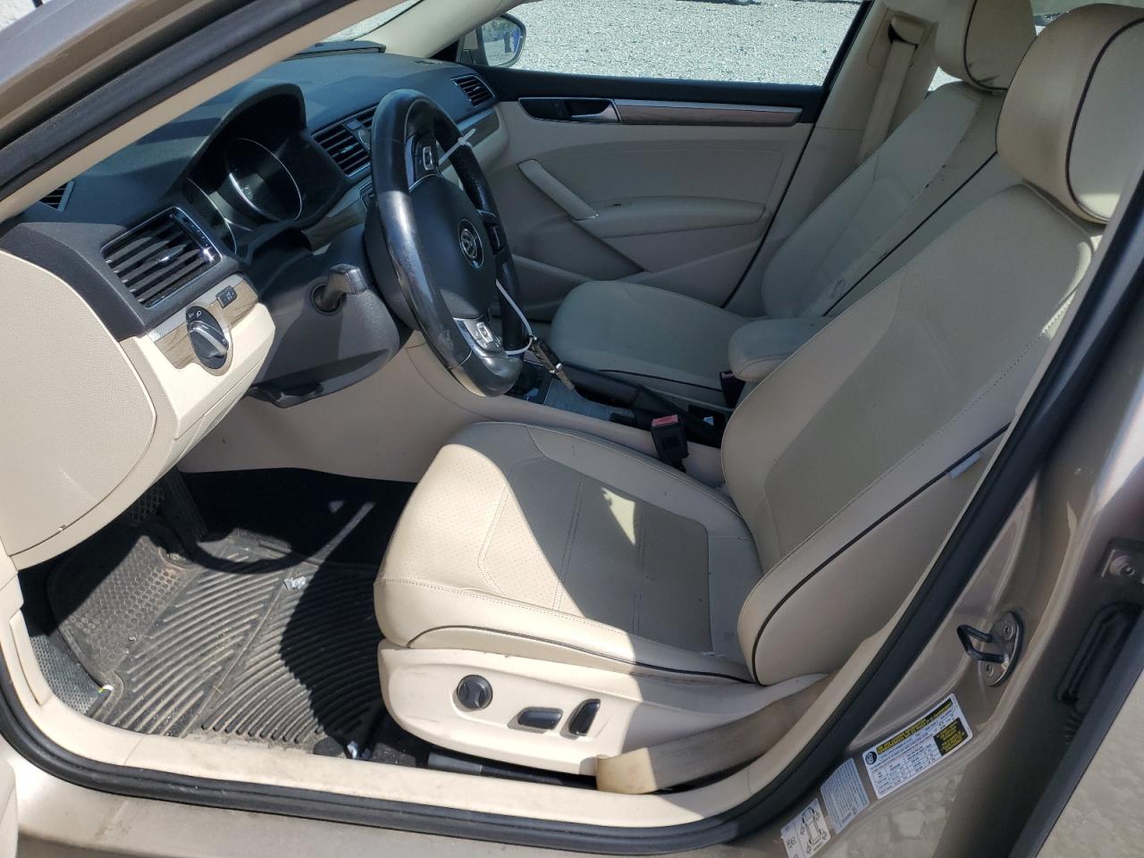 VOLKSWAGEN PASSAT SE