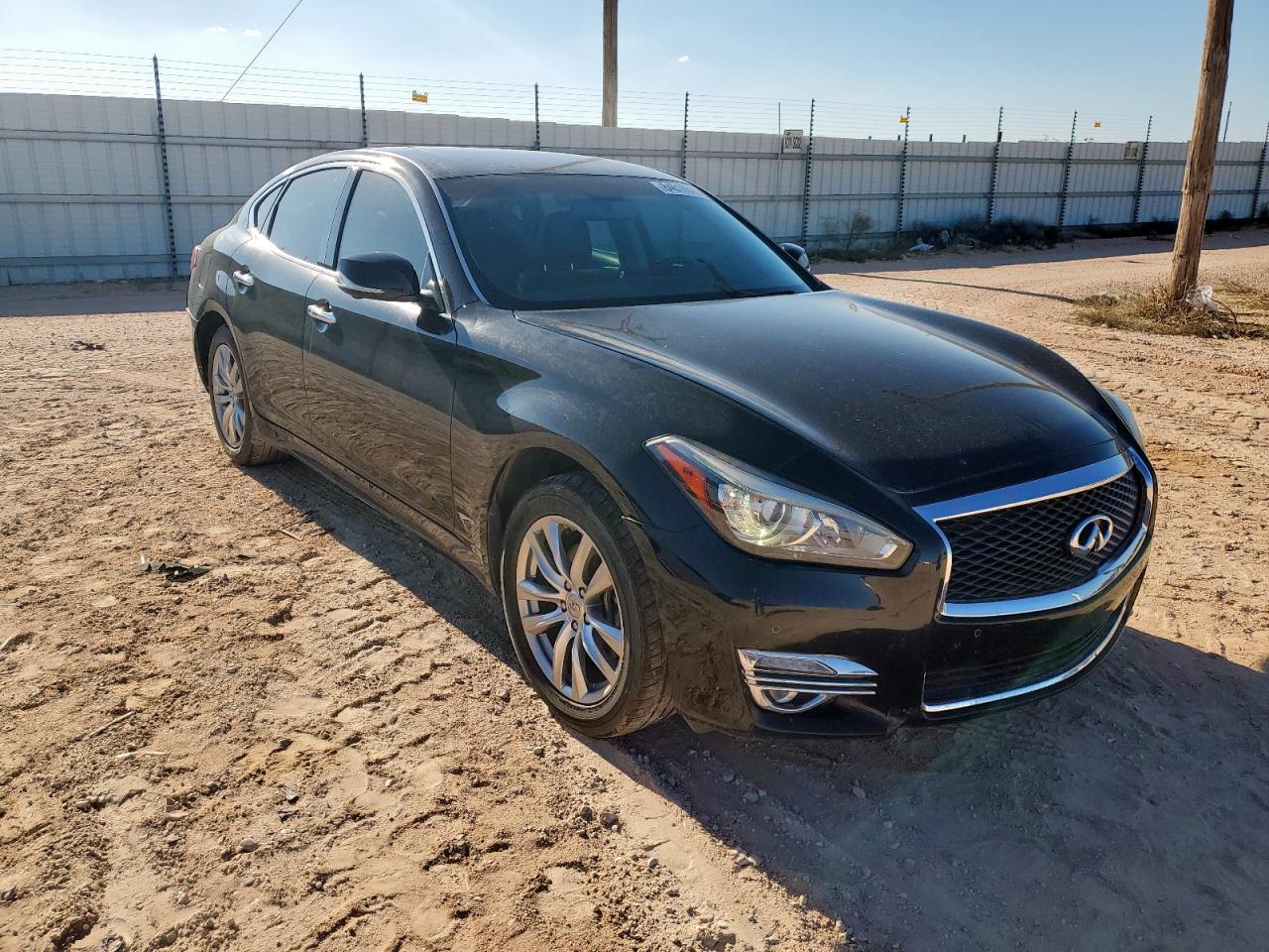 INFINITI Q70 3.7 LUXE