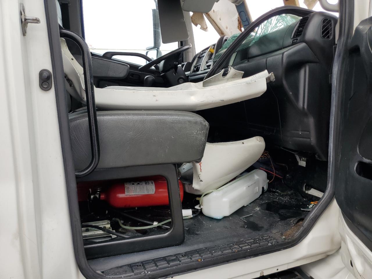 Lot #3304609457 2019 HINO 258/268