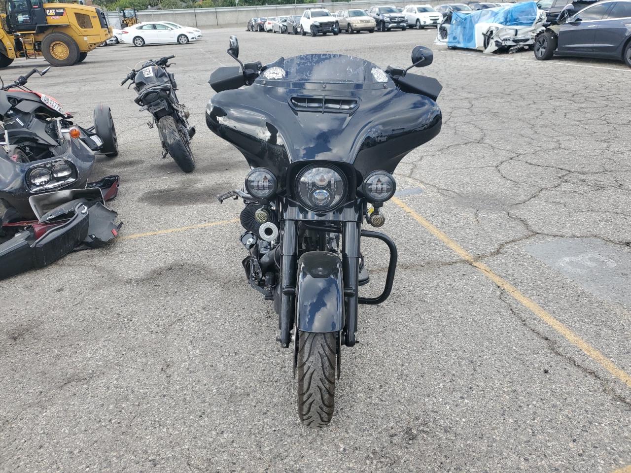 Lot #3302806891 2018 HARLEY-DAVIDSON FLHX STREE