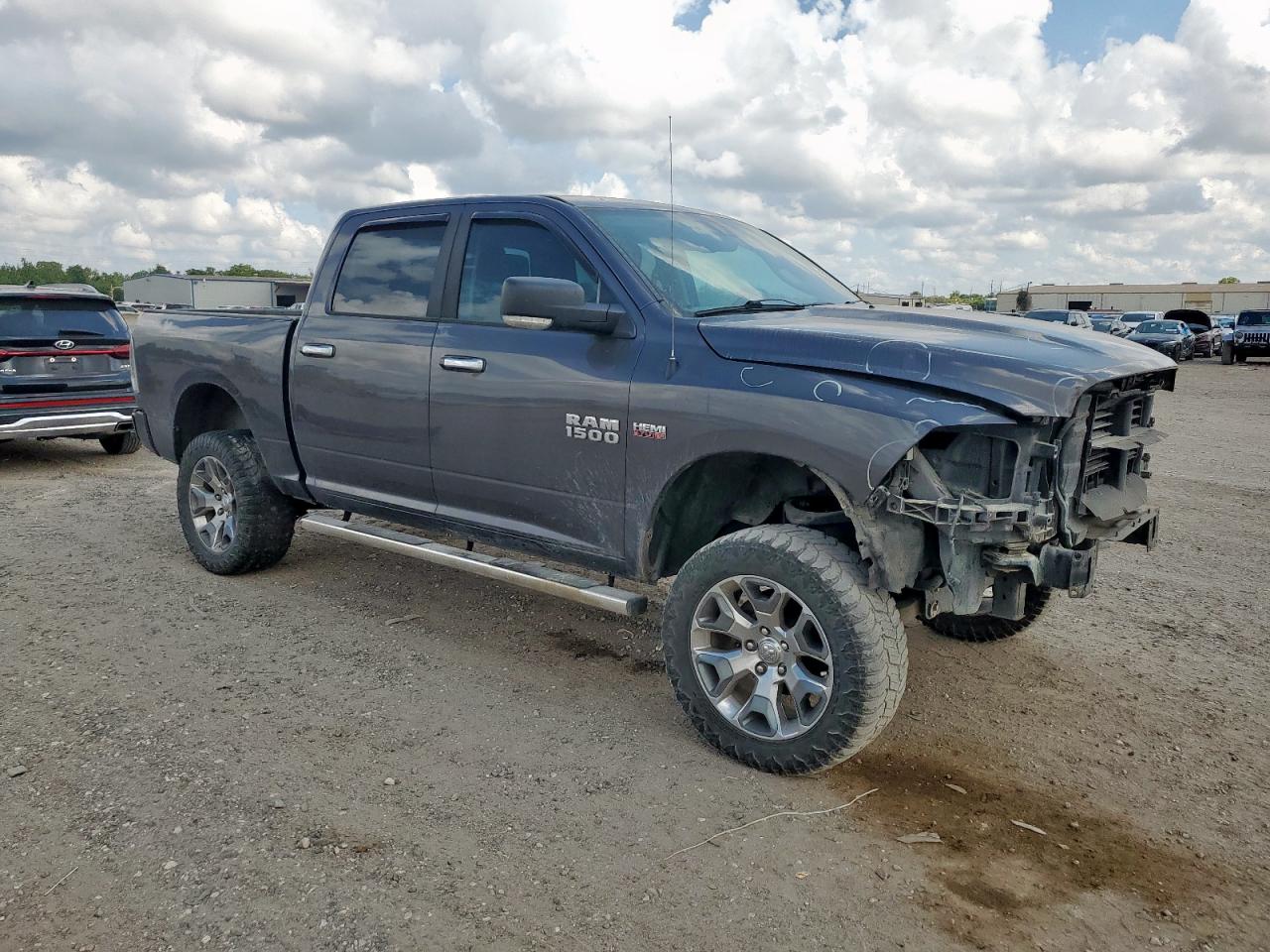 RAM 1500 SLT