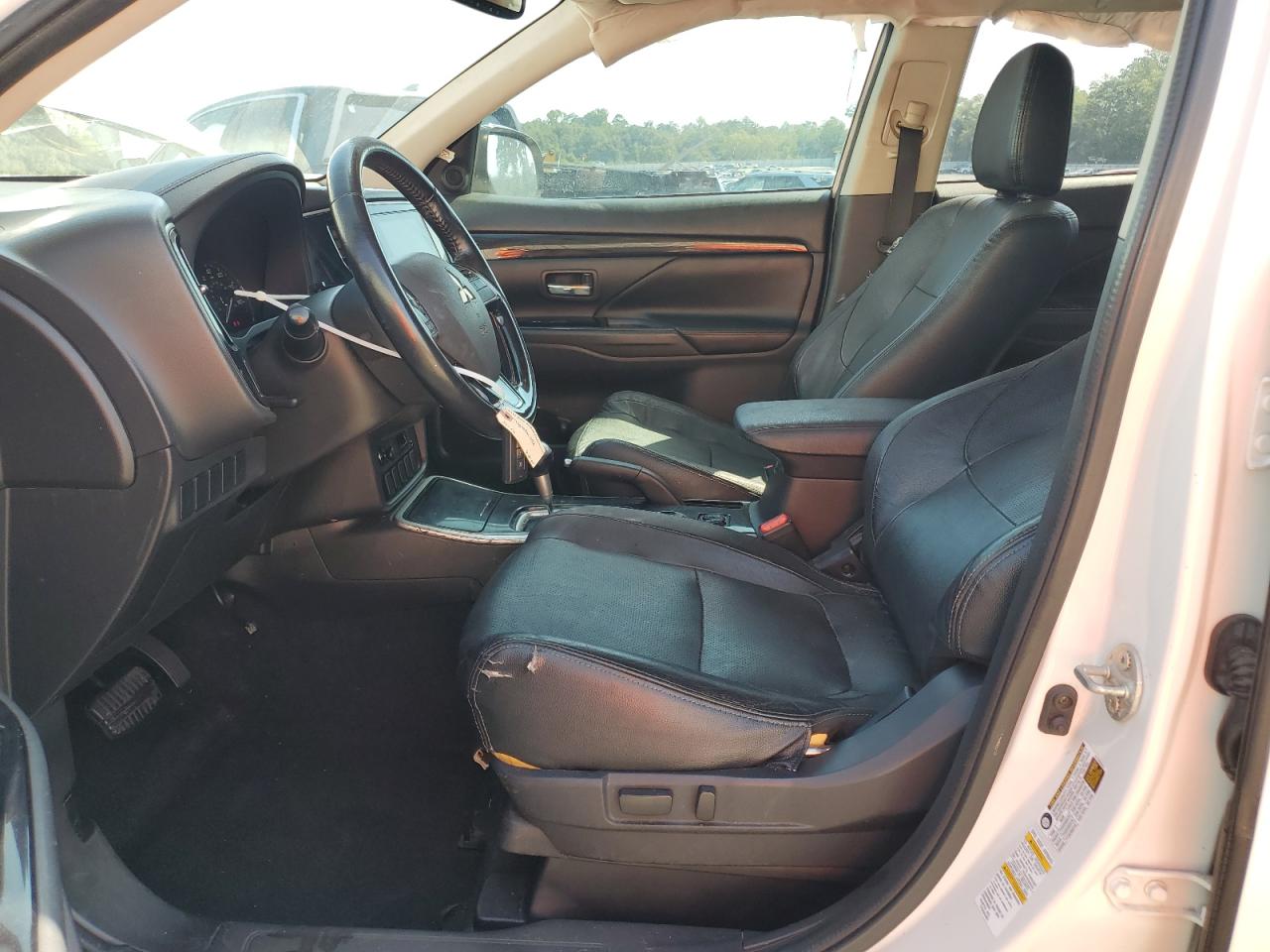 MITSUBISHI OUTLANDER SE