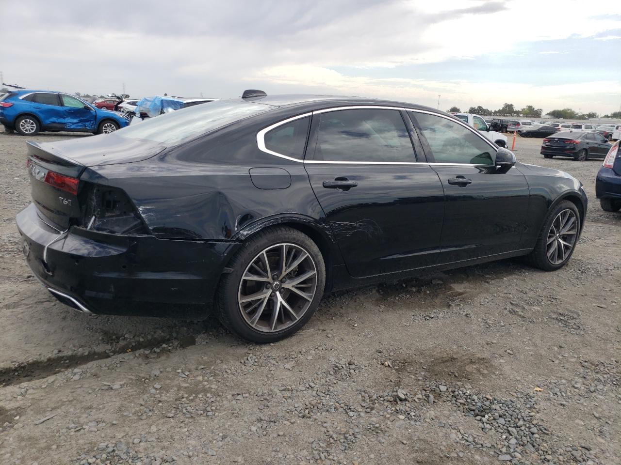 VOLVO S90 T6 MOMENTUM