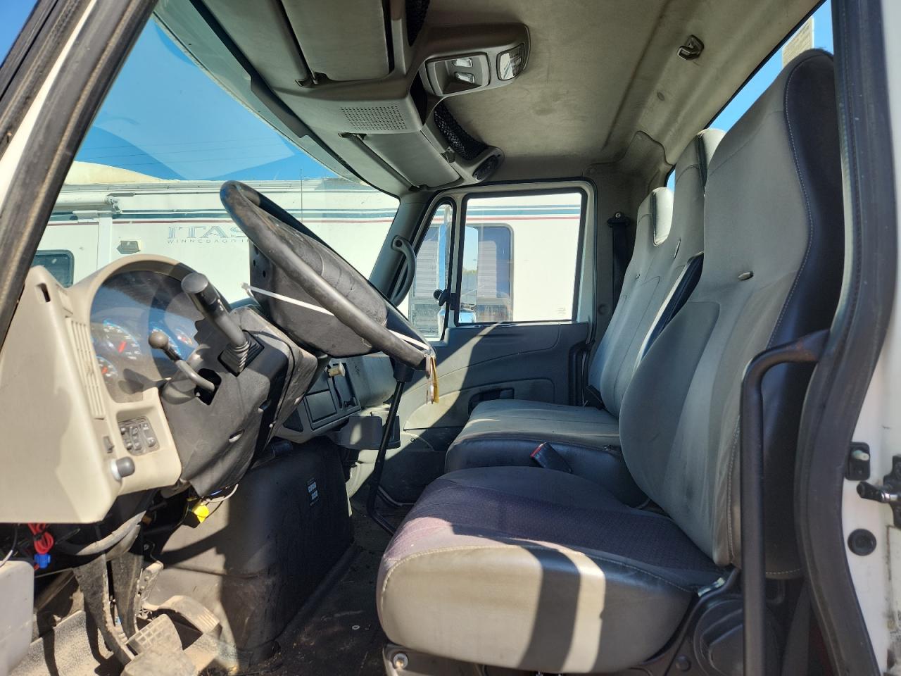 Lot #3305273335 2011 INTERNATIONAL 4000 4300