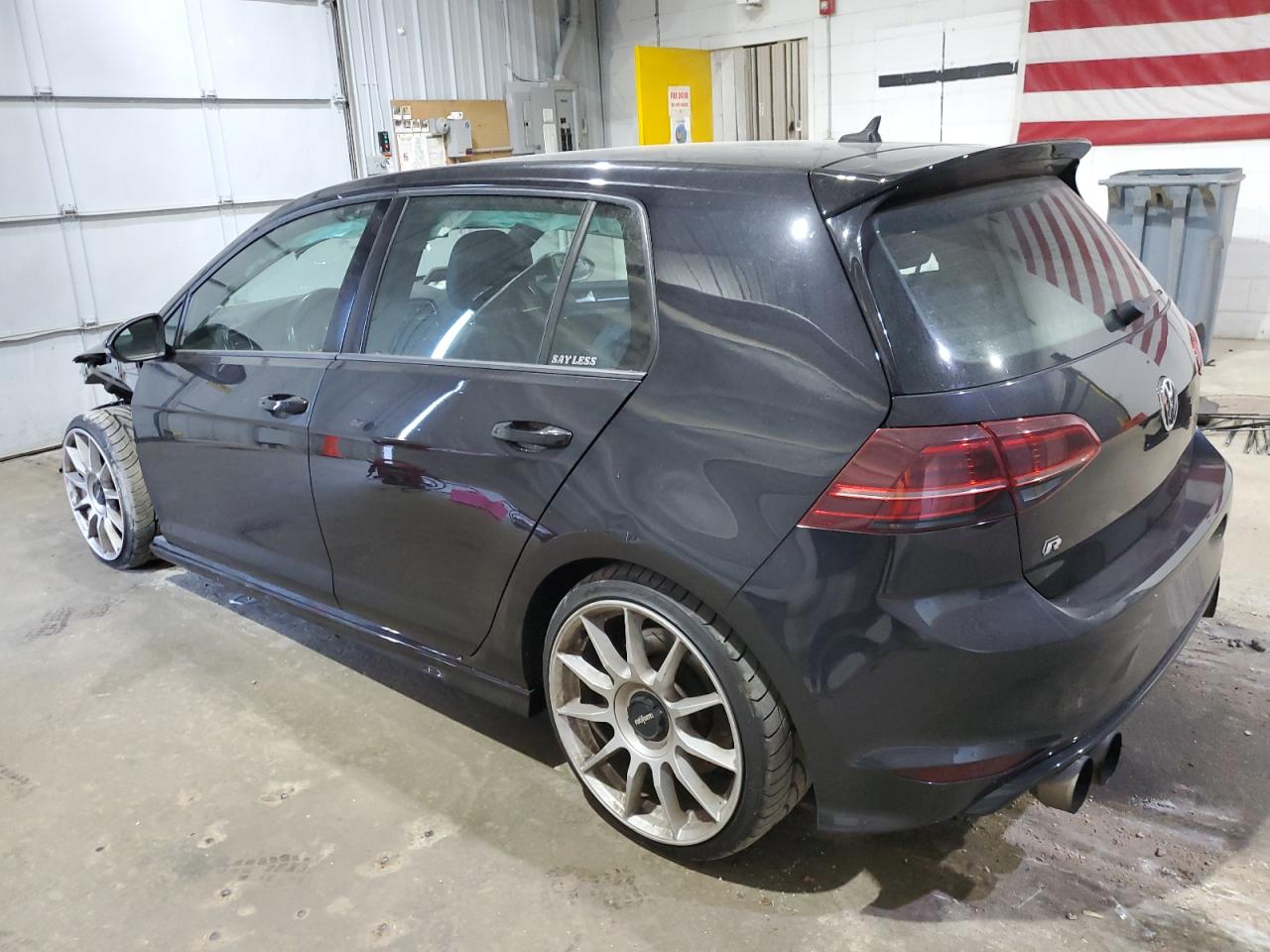 VOLKSWAGEN GOLF R