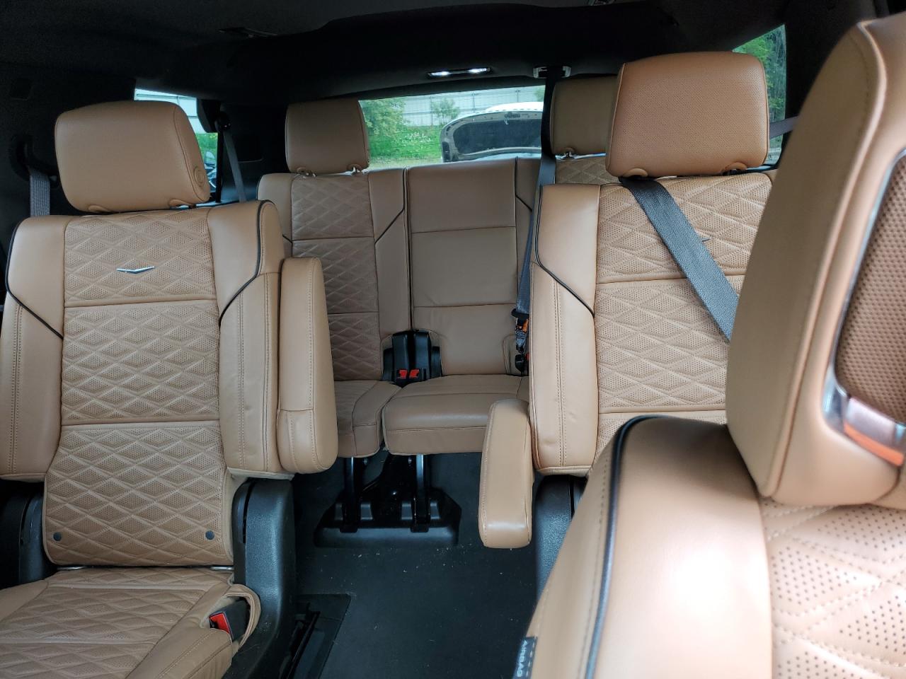 CADILLAC ESCALADE PREMIUM LUXURY