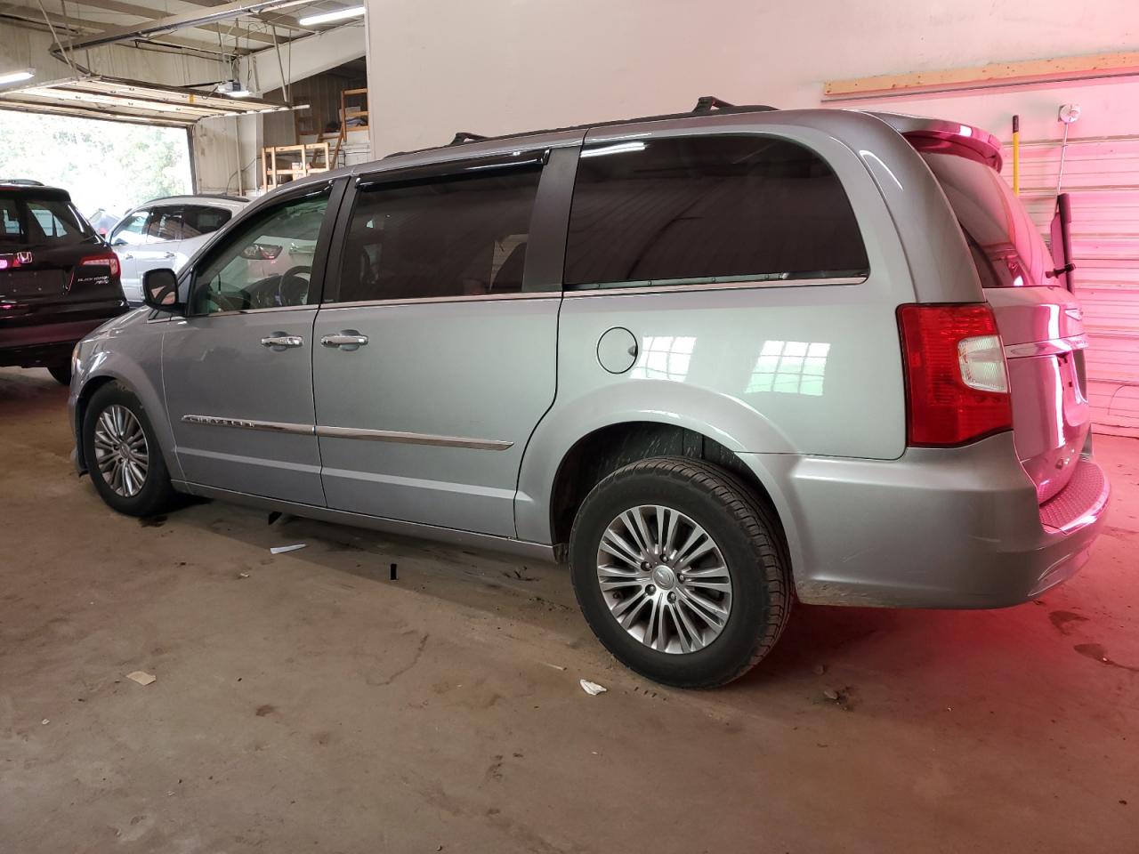 CHRYSLER TOWN & COUNTRY TOURING L