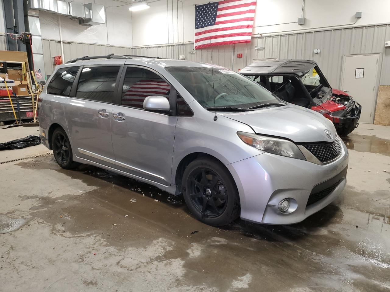 TOYOTA SIENNA SPORT